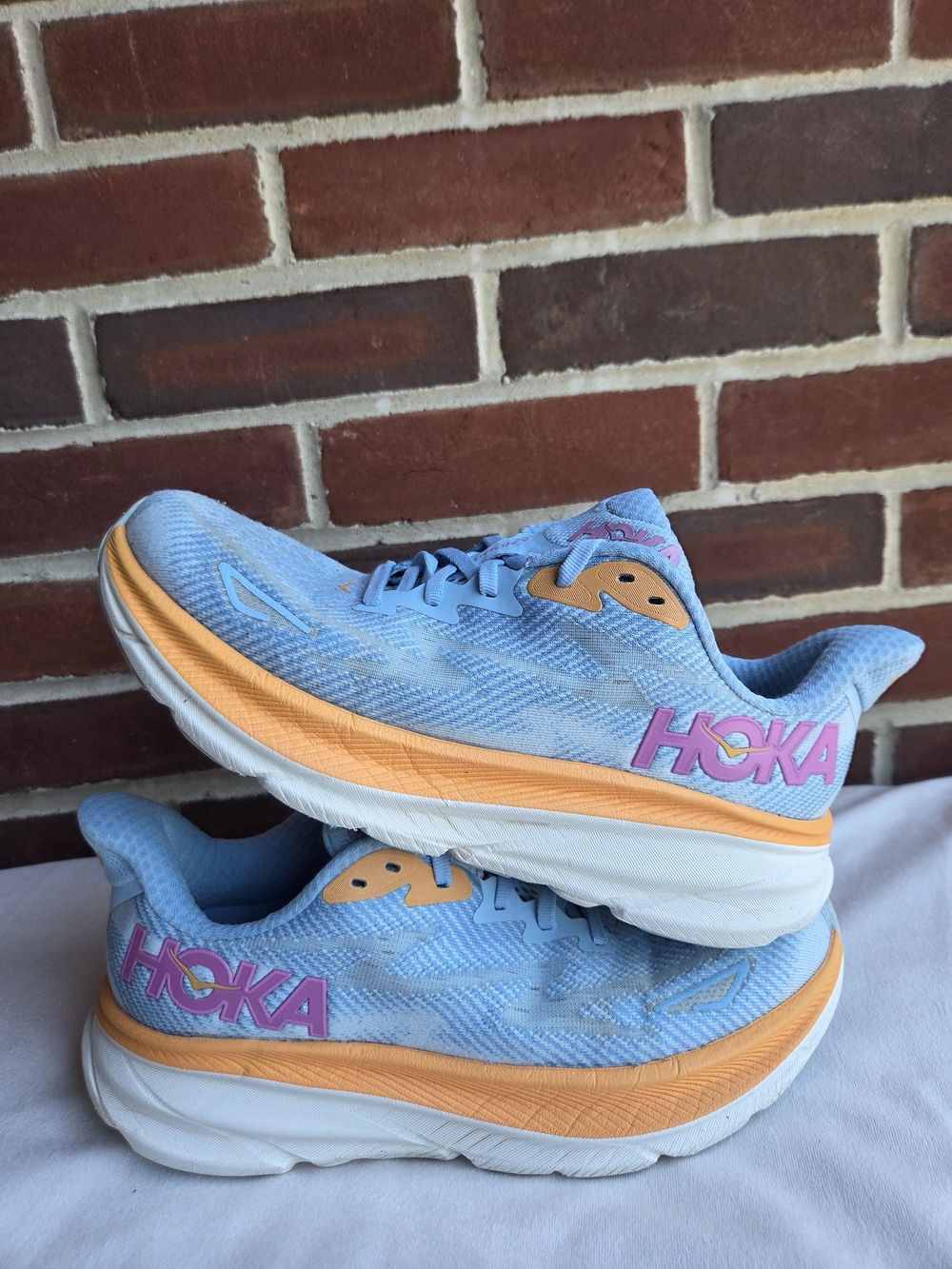 HOKA Clifton 9 Women’s 8.5 Airy Blue Ice Water Running Shoes